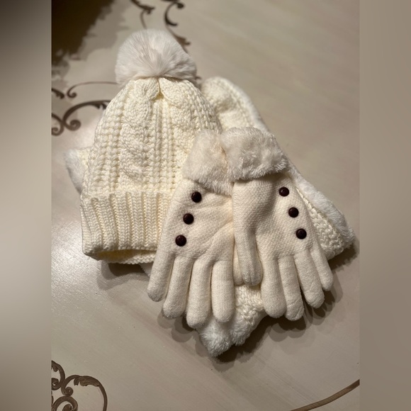 WINTER WHITE Infinity Scarf Hat Set NWT - Picture 1 of 9